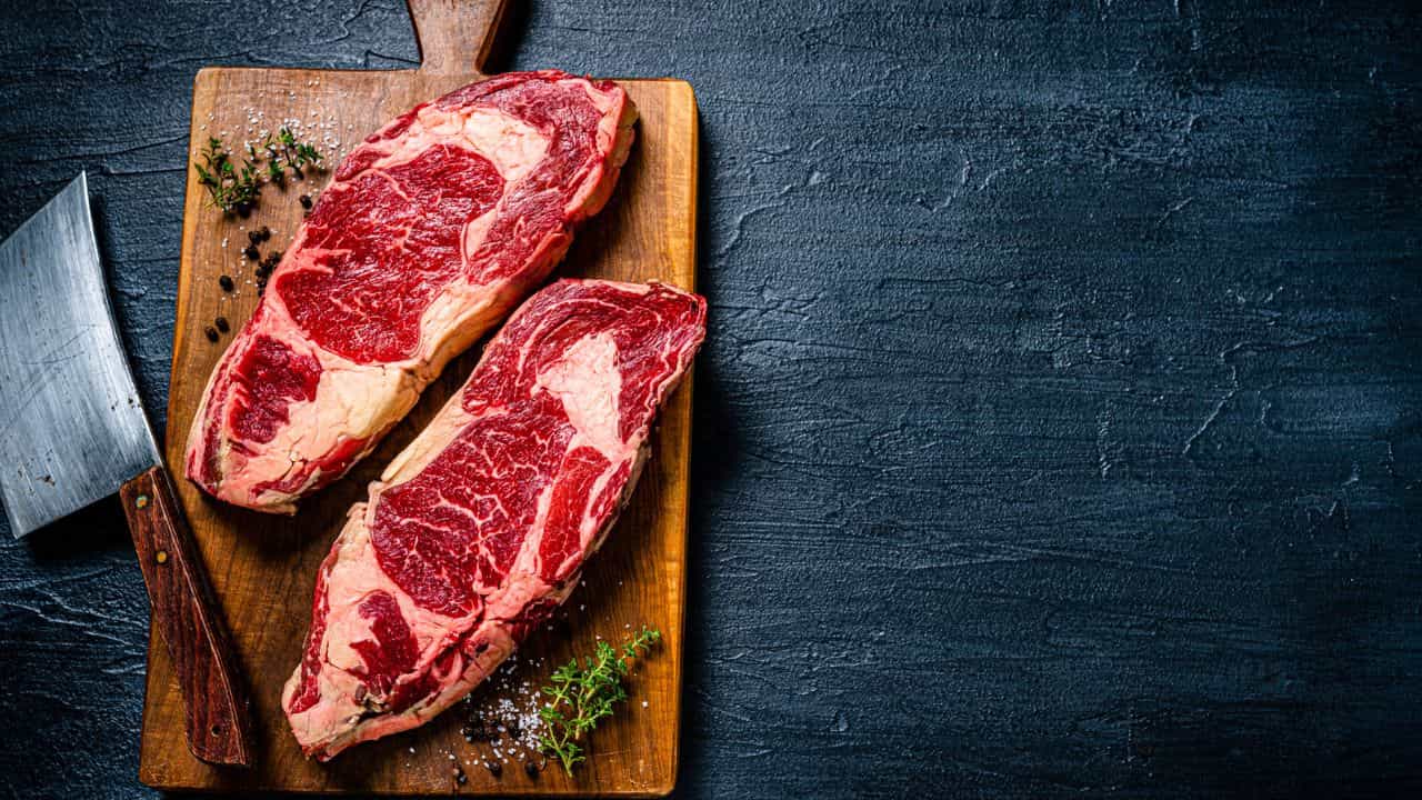 Beef Price Hike: കേരളത്തില് ഇനി ബീഫ് കിട്ടില്ല? വില വര്ധനവില് വലയും, കടകള് അടച്ചുപൂട്ടുമെന്ന് വ്യാപാരികള് Beef Price Hike: കേരളത്തില് ഇനി ബീഫ് കിട്ടില്ല? വില വര്ധനവില് വലയും, കടകള് അടച്ചുപൂട്ടുമെന്ന് വ്യാപാരികള്