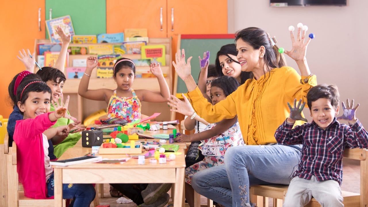 ഇത്തവണ ഓഗസ്റ്റ് മാസത്തിന്റെ അവസാനത്തോടെയാണ് കേരളത്തില് ഓണമെത്തുന്നത്. ഓഗസ്റ്റ് 25ന് ഒന്നാം ഓണം, ഓഗസ്റ്റ് 26ന് തിരുവോണം, ഓഗസ്റ്റ് 27ന് മൂന്നാം ഓണം എന്നിങ്ങനെയാണ് ആഘോഷങ്ങള്. തിരുവോണം വന്നെത്തുന്നത് ഓഗസ്റ്റ് 27നാണെങ്കിലും ഓഗസ്റ്റ് പകുതിയോടെ കേരളത്തില് ആഘോഷങ്ങള്ക്ക് തുടക്കമാകും. സദ്യയൊരുക്കാനും ഓണക്കോടിയുടുക്കാനും ഉള്ള ഒരുക്കങ്ങള് ആകും ഓഗസ്റ്റ് പകുതിയോടെ മലയാളികള്ക്ക്.