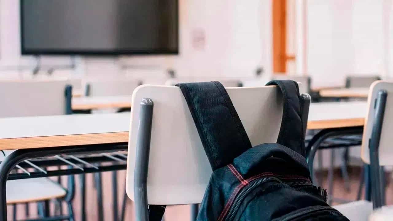 Kerala School Holiday: നാളെയും വീട്ടിലിരിക്കാം; അവധി പ്രഖ്യാപിച്ച് കളക്ടര് Kerala School Holiday: നാളെയും വീട്ടിലിരിക്കാം; അവധി പ്രഖ്യാപിച്ച് കളക്ടര്