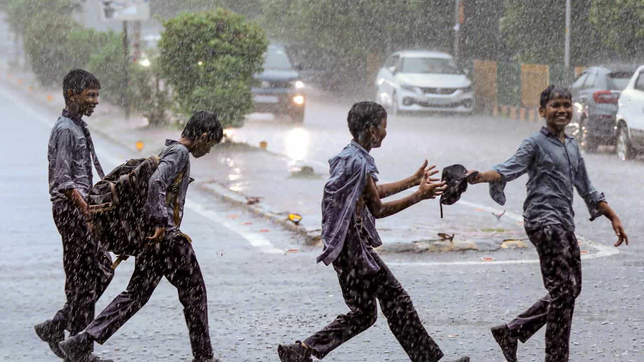 Kerala Weather Update: പേമാരിയില് വലയും...കേരളം മുഴുക്കെ കനത്ത മഴ; ഓറഞ്ച് അലര്ട്ട് ഈ ജില്ലക്കാര്ക്ക് Kerala Weather Update: പേമാരിയില് വലയും...കേരളം മുഴുക്കെ കനത്ത മഴ; ഓറഞ്ച് അലര്ട്ട് ഈ ജില്ലക്കാര്ക്ക്