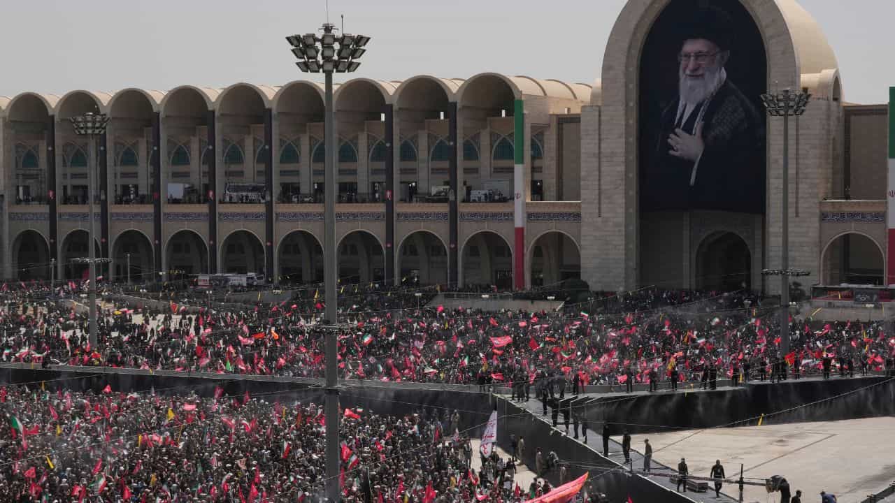 Ayatollah Ali Khamenei Funeral: 3,000 പേർ മരിച്ചേക്കാം! ഖമനയിയുടെ വിലാപയാത്രയ്ക്ക് മുമ്പ് 1000 കല്ലറകൾ ഒരുക്കി ഇറാൻ Ayatollah Ali Khamenei Funeral: 3,000 പേർ മരിച്ചേക്കാം! ഖമനയിയുടെ വിലാപയാത്രയ്ക്ക് മുമ്പ് 1000 കല്ലറകൾ ഒരുക്കി ഇറാൻ