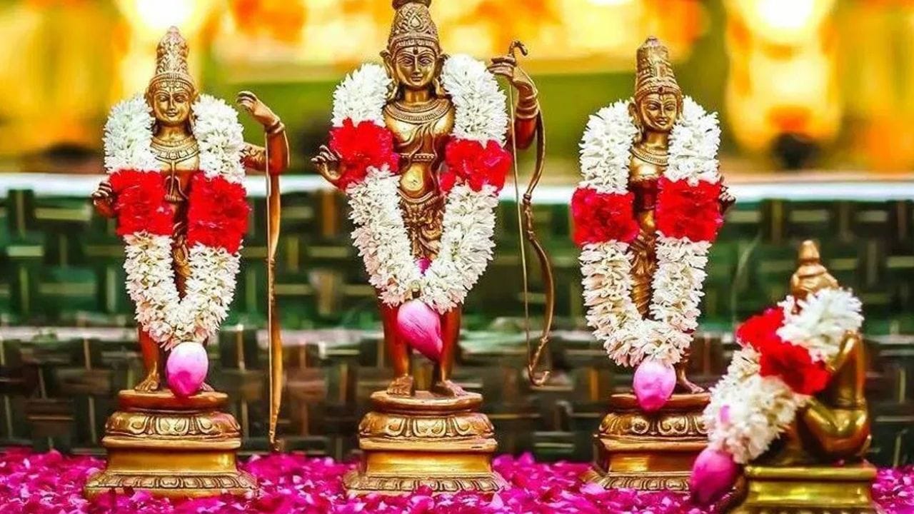 ശ്രീരാമന്റെ അനുഗ്രഹം നേടുന്നതിനായി കർക്കിടകം മാസത്തിൽ നാലമ്പലത്തിൽ ദർശനം നടത്തുന്നത് വളരെ നല്ലതാണ് എന്നാണ് പറയപ്പെടുന്നത്.ശ്രീരാമൻ, ഭരതൻ, ലക്ഷ്മണൻ, ശത്രുഘ്നൻ തുടങ്ങിയ ദേവന്മാരുടെ ആരാധനാ കേന്ദ്രങ്ങളിലാണ് ദർശനം നടത്തേണ്ടത്.ആദ്യം ശ്രീരാമക്ഷേത്രത്തിൽ ദർശനം നടത്തി അവസാനം വീണ്ടും ശ്രീരാമക്ഷേത്രത്തിൽ ദർശനം നടത്തുക.