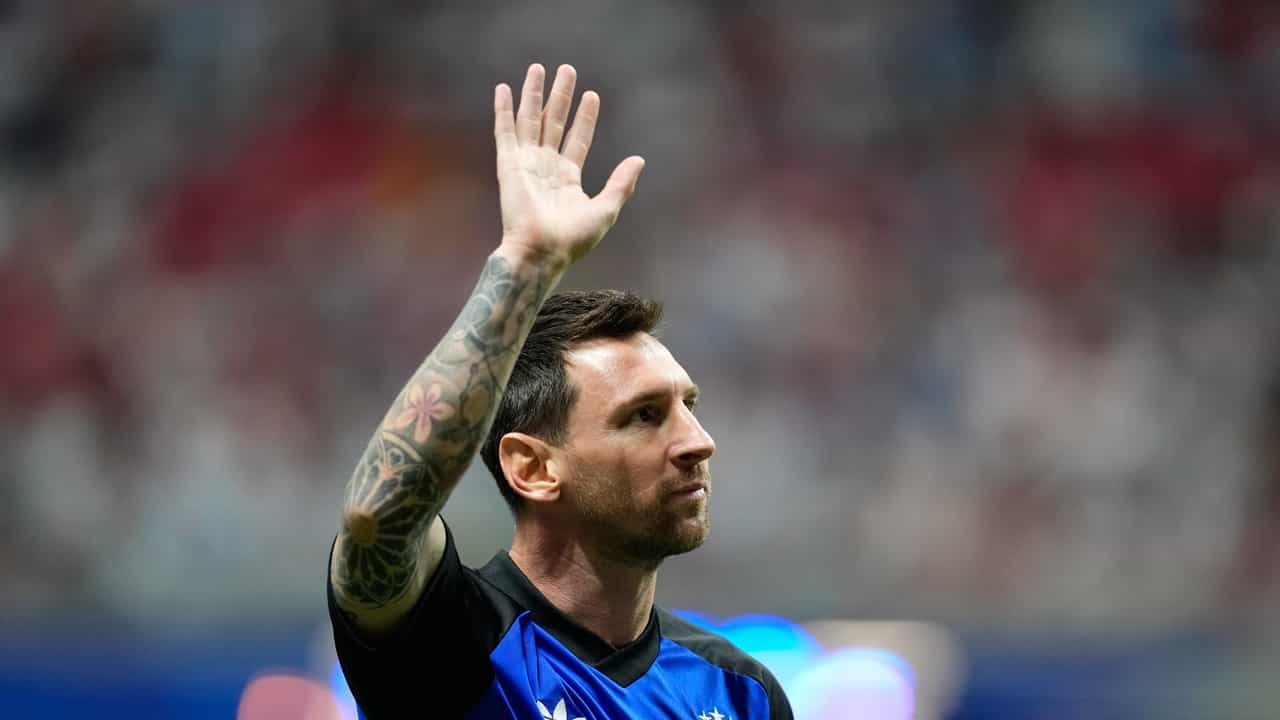 Lionel Messi: ഞങ്ങൾ ഇവിടെയെത്തിയത് ആരുടെയും ദാനം കൊണ്ടല്ല! വിമർശകരുടെ വായടപ്പിച്ച് ലയണൽ മെസി Lionel Messi: ഞങ്ങൾ ഇവിടെയെത്തിയത് ആരുടെയും ദാനം കൊണ്ടല്ല! വിമർശകരുടെ വായടപ്പിച്ച് ലയണൽ മെസി