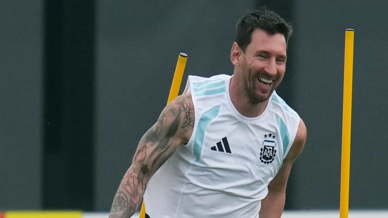 Lionel Messi: അന്ന് മെസി കരഞ്ഞ മണ്ണ്, ഇന്ന് ലോകകപ്പ് ഫൈനൽ; ഇത് മെറ്റ്ലൈഫിന്റെ വിധിനിയോഗം Lionel Messi: അന്ന് മെസി കരഞ്ഞ മണ്ണ്, ഇന്ന് ലോകകപ്പ് ഫൈനൽ; ഇത് മെറ്റ്ലൈഫിന്റെ വിധിനിയോഗം