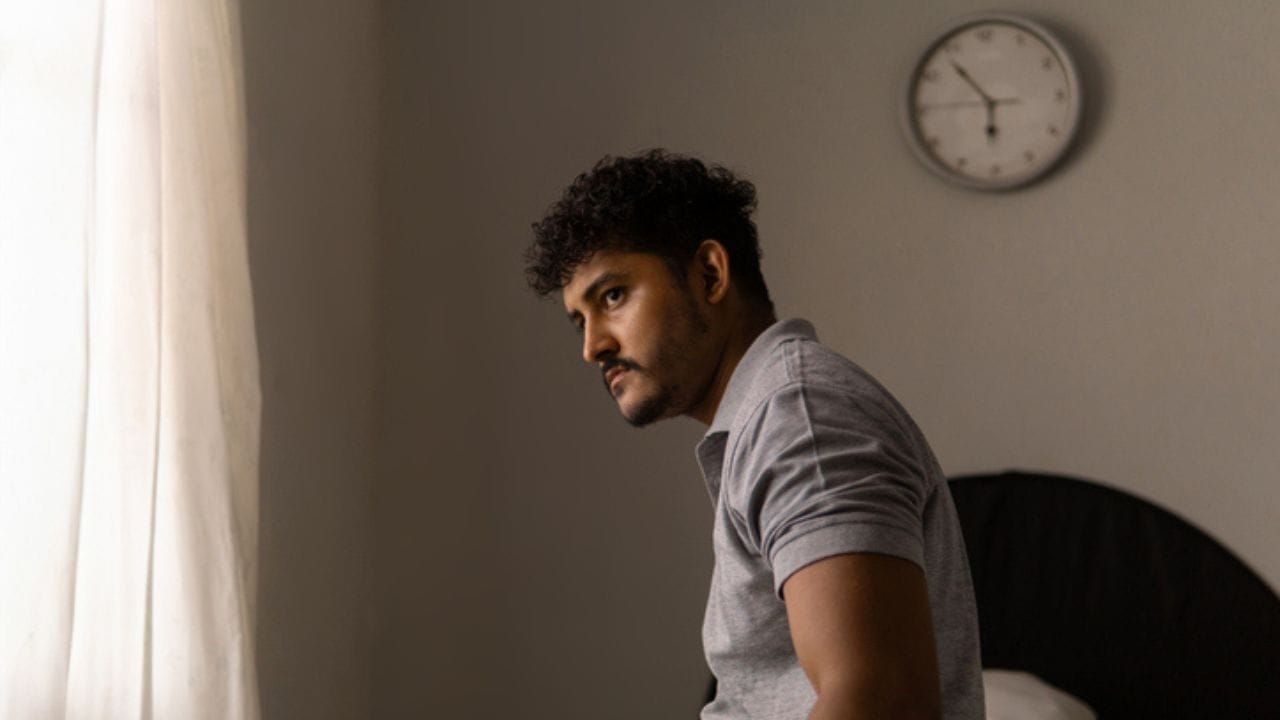 പുരുഷന്മാരുടെ ആരോഗ്യവും യുവത്വവും നിലനിർത്തുന്നതിൽ ടെസ്റ്റോസ്റ്റിറോൺ എന്ന ഹോർമോൺ നിർണ്ണായക പങ്കാണ് വഹിക്കുന്നത്. പേഷികളുടെ വളർച്ചക്കും അസ്ഥികളുടെ ബലത്തിനുമെല്ലാം ഇത് വളരെ അത്യാവശ്യമാണ്.മുപ്പത് വയസ്സിന് ശേഷം ശരീരത്തിൽ ഈ ഹോർമോണിൻ്റെ ഉത്പാദനം സ്വാഭാവികമായി കുറയും. അമിതഭാരം മോശം ഭക്ഷണം, എന്നിവയെല്ലാം ടെസ്റ്റോസ്റ്റിറോണിൻ്റെ ഉത്പാദനത്തെ പ്രതികൂലമായി ബാധിക്കും. അതിനാൽ ഈ ഹോർമോൺ സന്തുലിതമായി ശരീരത്തിൽ നിലനിർത്തുക എന്നത് വളരെ പ്രധാനമാണ്. (Image Credit source: Getty images)