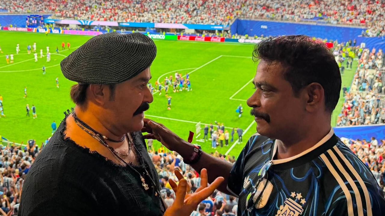 അർജന്റീനയും സ്വിറ്റ്സർലൻഡും തമ്മിലുള്ള ആവേശകരമായ മത്സര വേദിയിലാണ് മോഹൻലാൽ ആദ്യം പ്രത്യക്ഷപ്പെട്ടത്. തുടർന്ന് ഇങ്ങോട്ട് നടന്ന പ്രധാന പോരാട്ടങ്ങൾ വീക്ഷിക്കാൻ താരം അമേരിക്കയിൽ തന്നെ തുടടർന്നു. ആന്റണി പെരുമ്പാവൂരും മോഹൻലാലിനൊപ്പം മത്സരങ്ങൾ കാണാൻ എത്തിയിരുന്നു. തങ്ങൾ ഇരുവരും ചേർന്ന് സ്റ്റേഡിയത്തിൽ ഇരിക്കുന്ന ഫോട്ടോയും അർജന്റീനയുടെ വിജയം ആഘോഷിക്കുന്ന വീഡിയോയും ആന്റണി പെരുമ്പാവൂർ പങ്കുവെച്ചിരുന്നു.