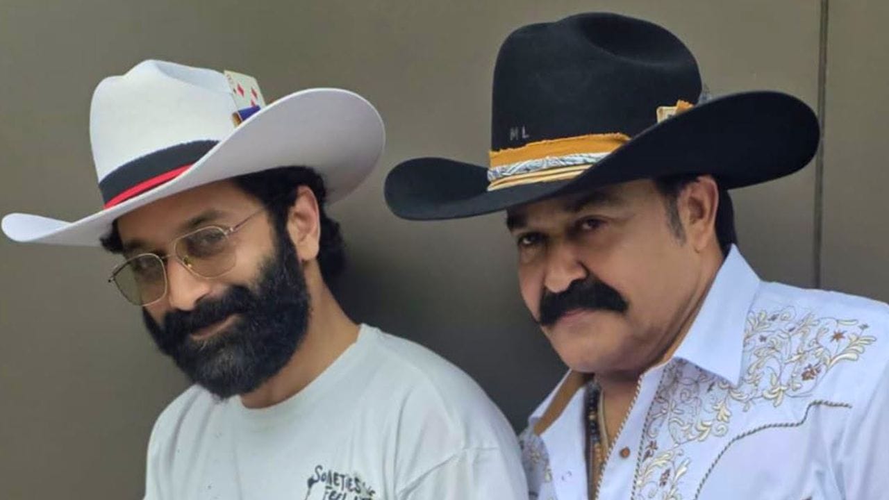 ഏറ്റവും ഒടുവിൽ നടന്ന അർജന്റീനയും ഇംഗ്ലണ്ടും തമ്മിലുള്ള സെമി ഫൈനൽ മത്സരം കാണാൻ മോഹൻലാലിനൊപ്പം കേരളത്തിന്റെ പ്രിയ നടൻ ഫഹദ് ഫാസിലും കൂടെയുണ്ടായിരുന്നു. മത്സരം കാണാൻ എത്തിയപ്പോൾ ഇരുവരും ചേർന്ന് പകർത്തിയ ചിത്രം മോഹൻലാൽ തന്നെയാണ് സമൂഹമാധ്യമത്തിലൂടെ പുറത്തുവിട്ടത്. 'ഹാറ്റ്സ് ഓഫ് ടു ഗുഡ് കമ്പനി' എന്ന അടിക്കുറിപ്പോടെയാണ് മോഹൻലാൽ ഫോട്ടോ പങ്കുവെച്ചത്.