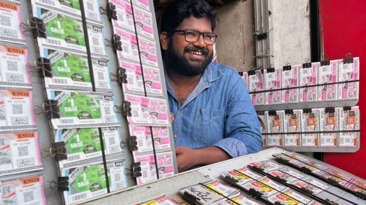 ആദായനികുതി നിയമപ്രകാരം 30 ശതമാനം സമ്മാന നികുതിയും നാല് ശതമാനം ആരോഗ്യ-വിദ്യാഭ്യാസ സെസും കൂട്ടിയാല്‍ 35.88 ശതമാനം നികുതി നിങ്ങള്‍ നല്‍കേണ്ടതുണ്ട്. മണ്‍സൂണ്‍ ബമ്പറിന്റെ പത്ത് കോടി രൂപയാണ് സമ്മാനമായി ലഭിക്കുന്നതെങ്കില്‍ ഈ രണ്ട് നികുതികളും ചേര്‍ത്ത് 3,58,80,000 രൂപ നിങ്ങളുടെ സമ്മാനത്തില്‍ നിന്ന് പോകും.

