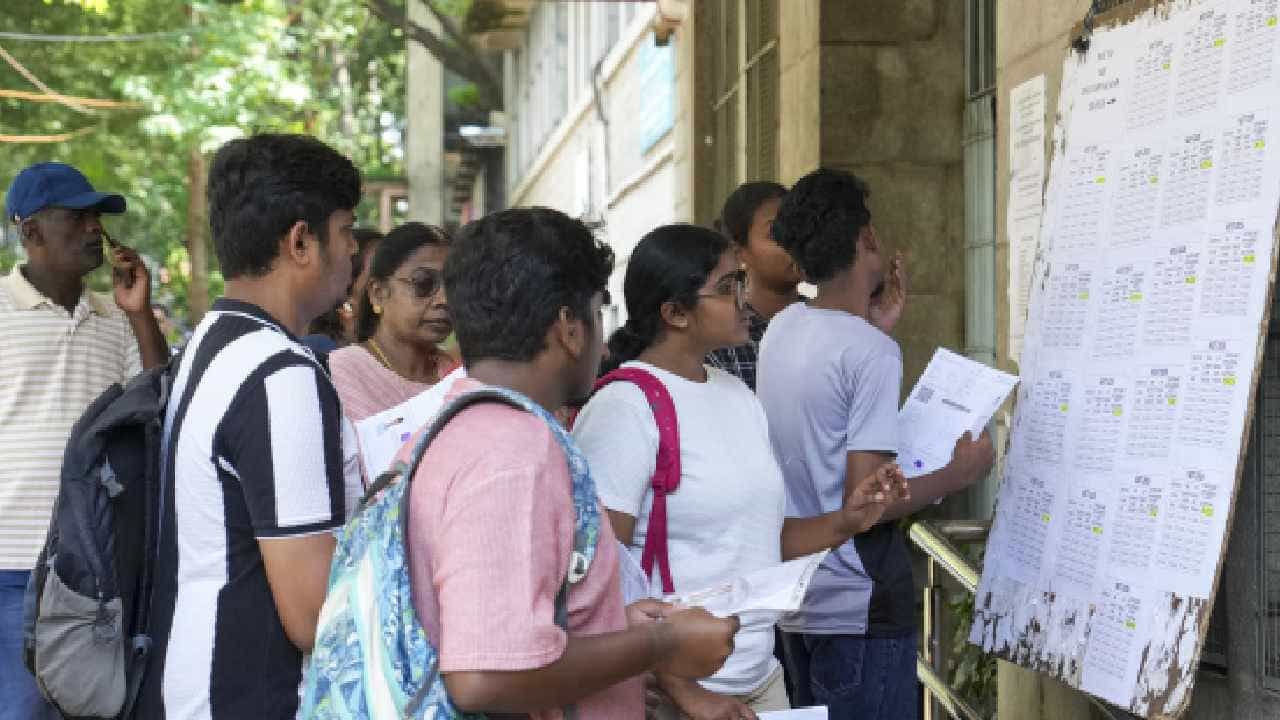 നീറ്റ് പുനപരീക്ഷാ ഫലം പ്രസിദ്ധീകരിച്ചു: 11 ലക്ഷത്തിലധികം വിദ്യാർത്ഥികൾക്ക് യോഗ്യത; സ്കോർ അറിയാൻ... നീറ്റ് പുനപരീക്ഷാ ഫലം പ്രസിദ്ധീകരിച്ചു: 11 ലക്ഷത്തിലധികം വിദ്യാർത്ഥികൾക്ക് യോഗ്യത; സ്കോർ അറിയാൻ...