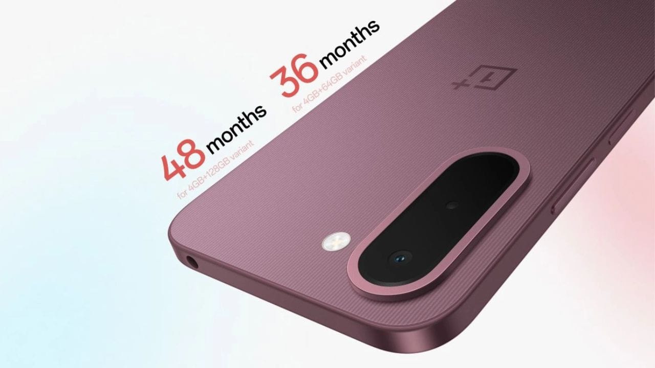 വിലയും ലഭ്യതയും: വൺപ്ലസ് N6x 5ജിയുടെ 4GB+64GB അടിസ്ഥാന വേരിയന്റിന് 18,999 രൂപയും 4GB+128GB വേരിയന്റിന് 20,999 രൂപയുമാണ് വില. ലോഞ്ച് ഓഫറിന്റെ ഭാഗമായുള്ള 1500 രൂപ ബാങ്ക് ഡിസ്കൗണ്ട് പ്രയോജനപ്പെടുത്തിയാൽ 17,499 രൂപ, 19,499 രൂപ വിലകളിൽ വാങ്ങാനാകും. ഓഗസ്റ്റ് 4ന് ഉച്ചയ്ക്ക് 12 മുതൽ വൺപ്ലസ് വെബ്സൈറ്റ്, ആമസോൺ, വൺപ്ലസ് സ്റ്റോർ ആപ്പ് എന്നിവ വഴിയും OnePlus എക്സ്പീരിയൻസ് സ്റ്റോറുകൾ വഴിയും വിൽപ്പന ആരംഭിക്കും.