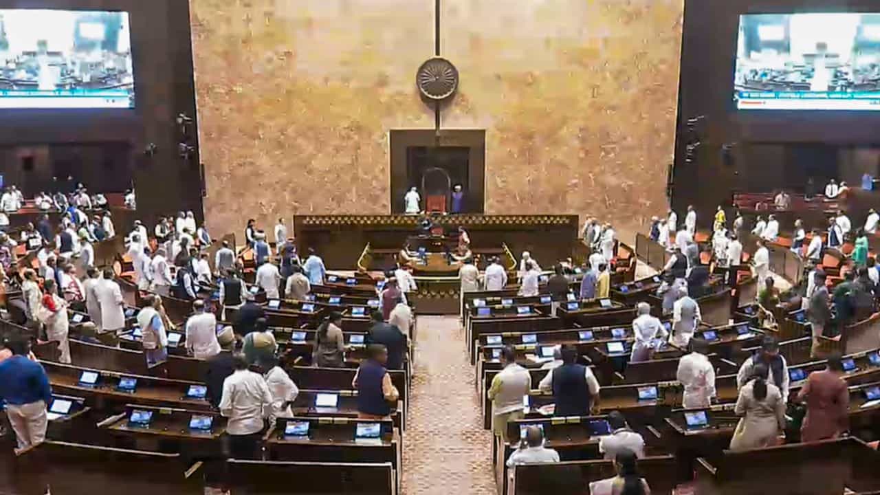 Parliament Monsoon Session: പാർലമെൻ്റ് വർഷകാല സമ്മേളനം നാളെ മുതൽ; സുപ്രധാന ബില്ലുകൾ അവതരിപ്പിക്കാൻ സർക്കാർ Parliament Monsoon Session: പാർലമെൻ്റ് വർഷകാല സമ്മേളനം നാളെ മുതൽ; സുപ്രധാന ബില്ലുകൾ അവതരിപ്പിക്കാൻ സർക്കാർ