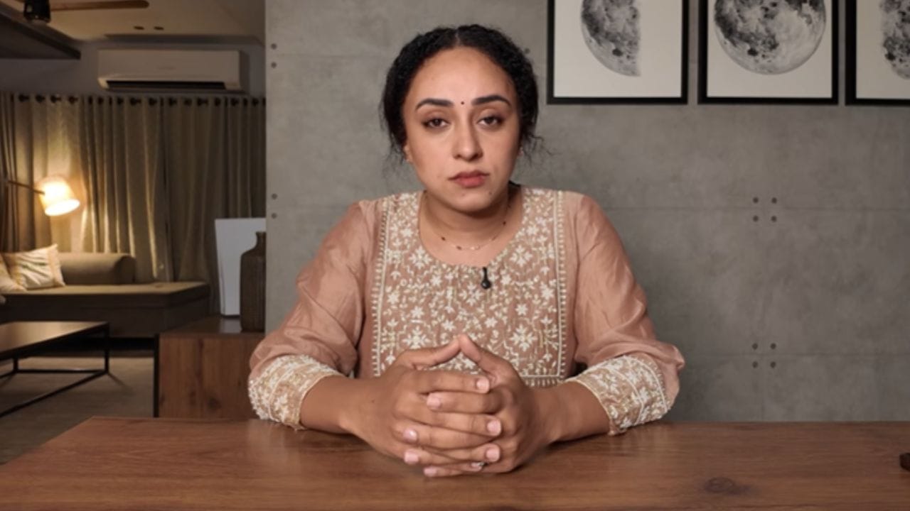 എന്നാൽ താരത്തിനെതിരായ സോഷ്യൽ മീഡിയ ക്യാമ്പയിൻ വളരെ ശക്തമായി സജീവമായി തന്നെ ഉണ്ടായിരുന്നു. ഇവളെയാണ് സ്നേഹിച്ചത് ഇപ്പോൾ തനിനിറം പുറത്തുകാട്ടി ഇടിയെ പേടിച്ചിട്ടായിരിക്കാം ബിജെപിയെ പിന്തുണയ്ക്കുന്നത് കയ്യിൽ കാശുണ്ടെങ്കിൽ ആർക്കും വീട്ടിൽ സുഖമായി ഇരിക്കാം എന്നിങ്ങനെ ആളുകൾ വിമർശനവുമായി രംഗത്തെത്തി. 