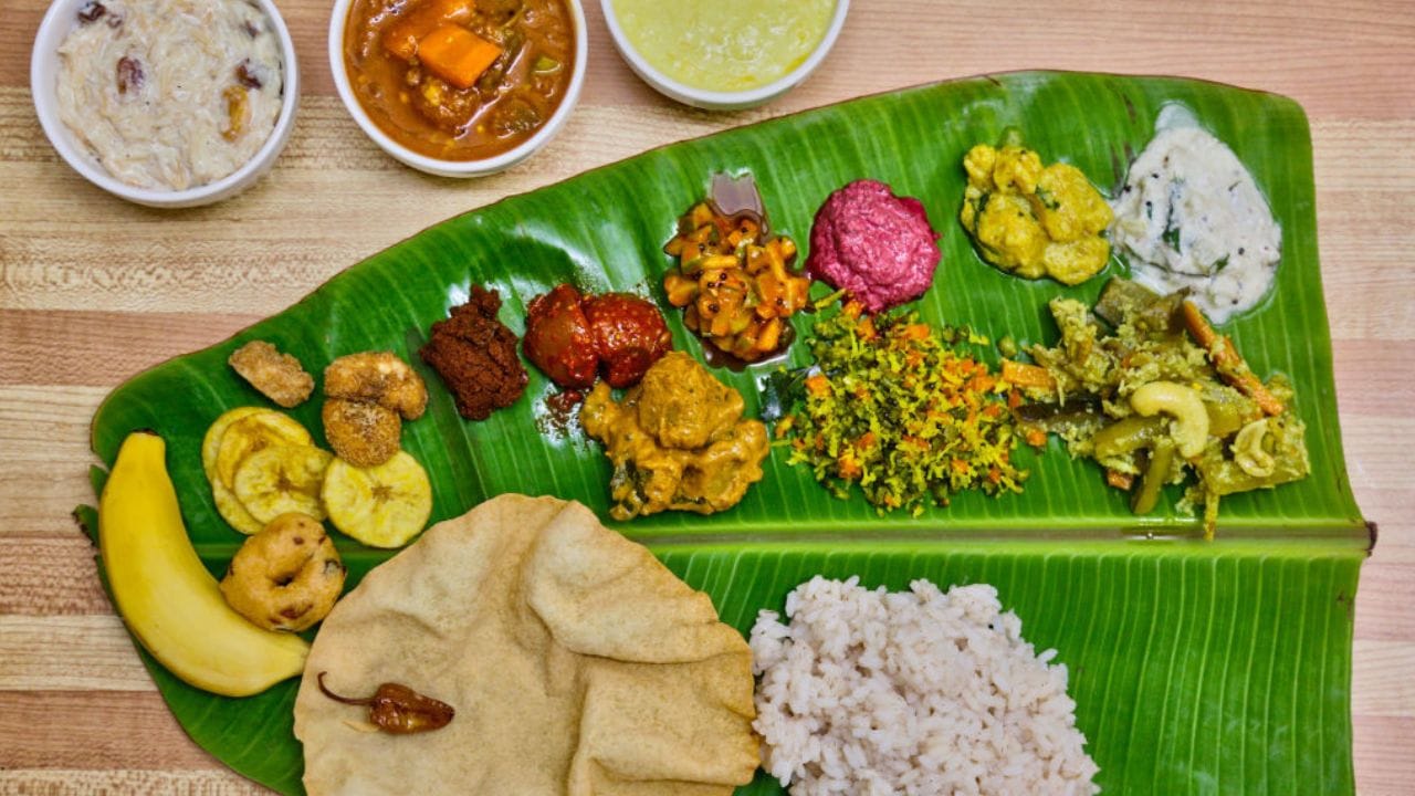 തിരുവോണത്തിനുള്ള പോലെ വല്യ ആഘോഷങ്ങൾ കേരളക്കരയിൽ ഇല്ലെങ്കിലും വീട്ടിലുള്ള കുട്ടികൾ മുറ്റത്ത് ചെറിയപൂക്കളം ഒരുക്കുന്ന പതിവുണ്ട്. പണ്ടുകാലങ്ങളിൽ കുട്ടികൾക്ക് ഏറ്റവും പ്രിങ്കരമായ ഉണ്ണിയപ്പം ഈ ദിനങ്ങളിൽ അമ്മമാർ തയാറാക്കി നൽകിയിരുന്നു. ചിലയിടങ്ങളിൽ കുട്ടികളെല്ലാം ഒത്തു ചേർന്ന് കൈകളിൽ മൈലാഞ്ചി അണിയുന്ന പതിവും ഉണ്ടത്രെ. ഇന്നത്തെ ജീവിതത്തിരക്കുകളിൽ പിള്ളേരോണത്തിന് നമ്മുടെ വീട്ടിലുള്ള കുരുന്നുകൾക്ക് ആശംസകൾ നേരാൻ മറന്നുപോകരുത്.