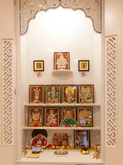 ഫലം ദാരിദ്ര്യം! വീട്ടിലെ പൂജാമുറിയിൽ ഈ തെറ്റുകൾ ചെയ്യരുത്