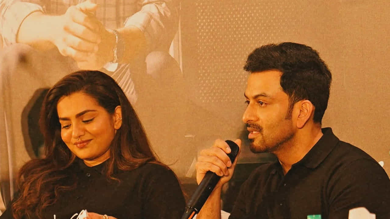 Prithviraj Sukumaran: “പാർവതി സംവിധാനം ചെയ്യുന്ന സിനിമ കാണാൻ ഞാൻ കാത്തിരിക്കുകയാണ്”; എന്തുകൊണ്ട് പാർവതി എന്നതിന് പൃഥ്വിരാജിൻ്റെ മറുപടി Prithviraj Sukumaran: “പാർവതി സംവിധാനം ചെയ്യുന്ന സിനിമ കാണാൻ ഞാൻ കാത്തിരിക്കുകയാണ്”; എന്തുകൊണ്ട് പാർവതി എന്നതിന് പൃഥ്വിരാജിൻ്റെ മറുപടി