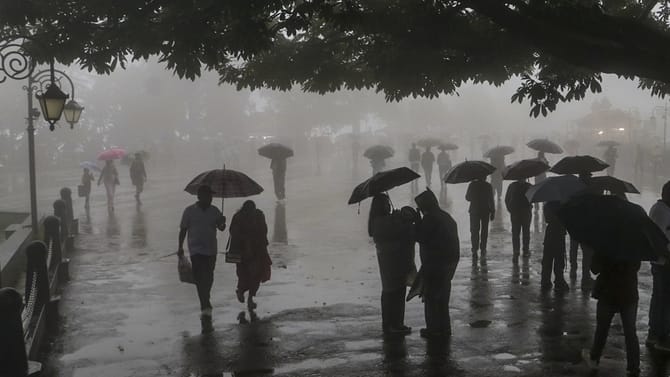വീണ്ടും ഓറഞ്ച് അലര്‍ട്ട്, വരും ദിവസങ്ങളില്‍ മഴ കനക്കും! കാലാവസ്ഥ