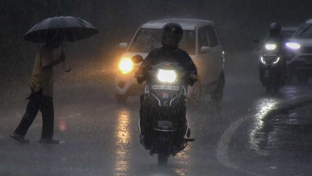 Kerala Rain Alert: അതിശക്തമായ മഴയ്ക്ക് സാധ്യത; രണ്ട് ജില്ലകളില് ഓറഞ്ച് അലര്ട്ട്, വൈകിട്ട് സൈറണ് മുഴങ്ങും! Kerala Rain Alert: അതിശക്തമായ മഴയ്ക്ക് സാധ്യത; രണ്ട് ജില്ലകളില് ഓറഞ്ച് അലര്ട്ട്, വൈകിട്ട് സൈറണ് മുഴങ്ങും!
