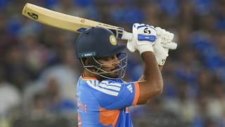 Sanju Samson: ‘എന്തുകൊണ്ടാണ് എല്ലാവരും സഞ്ജുവിന് നേരെ തോക്ക് ചൂണ്ടുന്നത്?’; വൈഭവ് കാത്തിരിക്കട്ടേയെന്ന് മുന്‍ താരങ്ങള്‍
