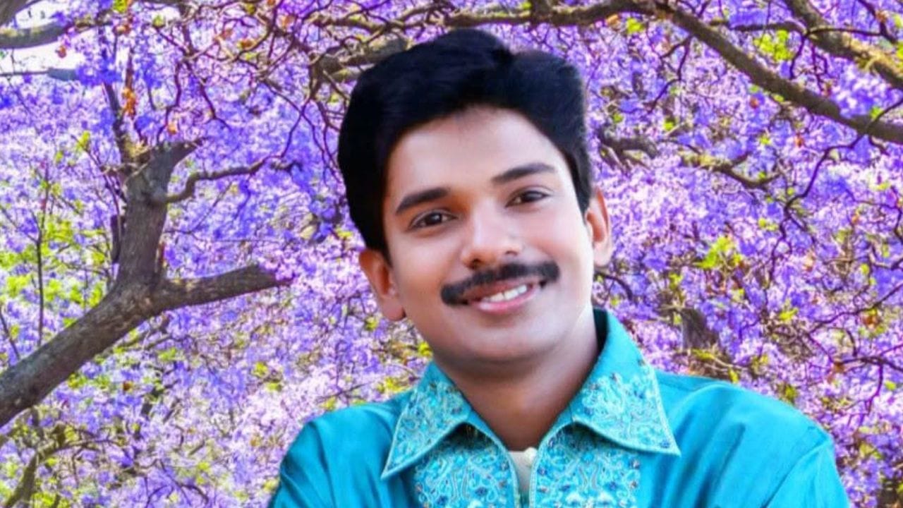 മലയാളി ഹൗസിലെ തന്നെ മത്സരാർത്ഥിയായിരുന്ന മറ്റൊരു വൈറൽ താരമാണ് സന്തോഷ് പണ്ഡിറ്റ്. ഏറ്റവും കുറഞ്ഞ ചിലവിൽ സ്വന്തമായി സിനിമ ഇറക്കി, അതുവഴി സെലിബ്രിറ്റി സ്റ്റാറ്റസിലേക്ക് എത്തിയ ആളാണ് സന്തോഷ്. ചടുലമായ സംസാരവും പെരുമാറ്റവും എല്ലാം സന്തോഷിനെ വ്യത്യസ്തനാകുന്നു. കോമാളി എന്ന് പലരും പരിഹസിച്ചപ്പോൾ അതിലൊന്നും തളരാതെ തന്റെ രീതിയുമായി മുന്നോട്ടു പോയി, ഇന്ന് തന്റേതായ സ്ഥാനം സമൂഹത്തിൽ ഉറപ്പിച്ച സന്തോഷ് പണ്ഡിറ്റ് ബിഗ് ബോസിലേക്ക് എത്തുകയാണെങ്കിൽ മത്സരം രസകരമാകും.