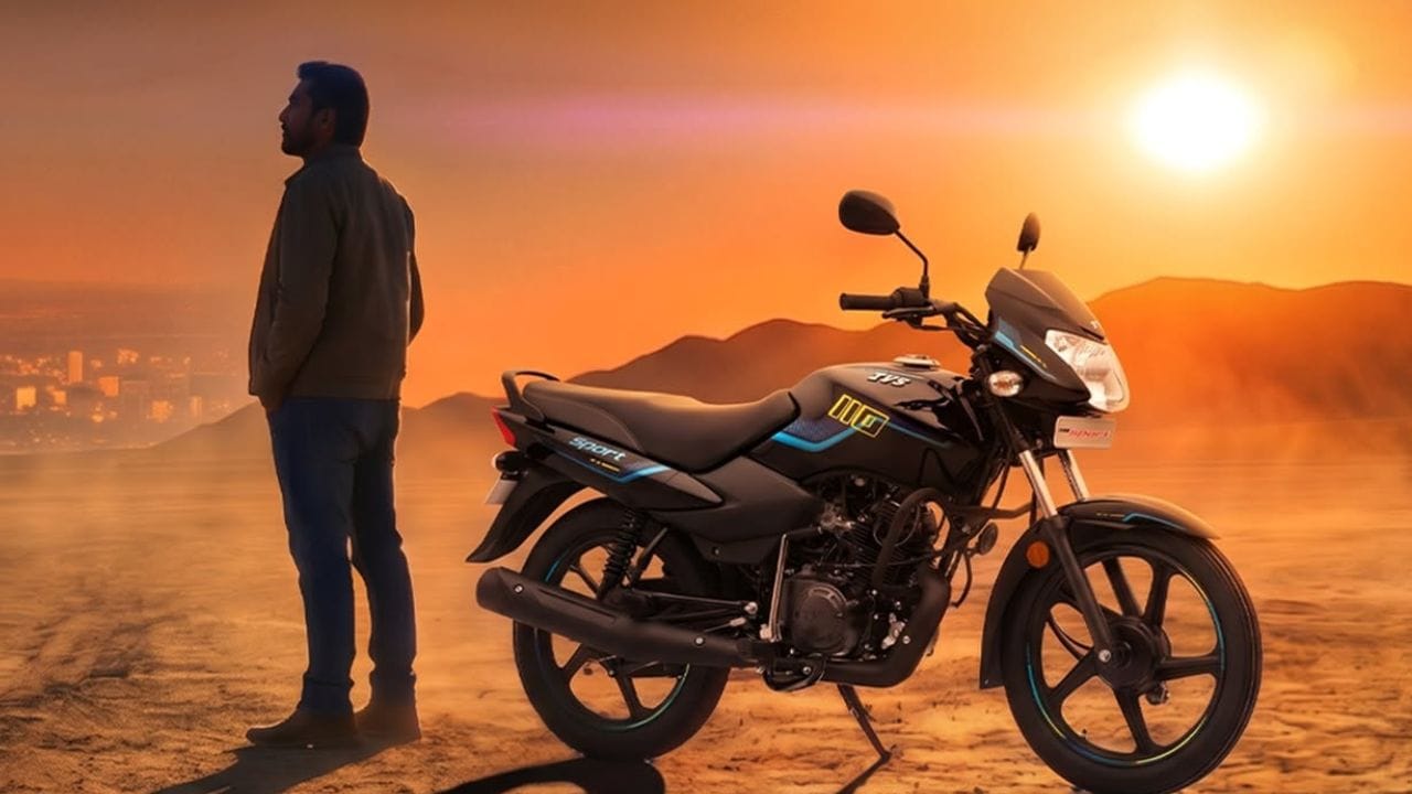 ടിവിഎസിന്റെ തന്നെ അടുത്ത മോഡലാണ് സെഗ്മെന്റിലെ മറ്റൊരു താരം. റേഡിയോണിന്റെ അതേ എഞ്ചിൻ കരുത്തിലാണ് ടിവിഎസ് സ്പോർട്ട് എന്ന മോഡൽ വരുന്നത്. മൈലേജാണ് ഈ വാഹനത്തിന്റെ ഏറ്റവും പ്രധാന ആകർഷണം 80 കിലോമീറ്റർ ആണ് ഈ വാഹനത്തിന് മൈലേജ് അവകാശപ്പെടുന്നത്. വില (എക്സ് ഷോറും) 65000 മുതൽ ആരംഭിക്കുന്നു.