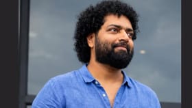 സംവിധായകൻ വിജീഷ് മണിയുടെ വാഹനം അജ്ഞാത സംഘം കത്തിച്ചു