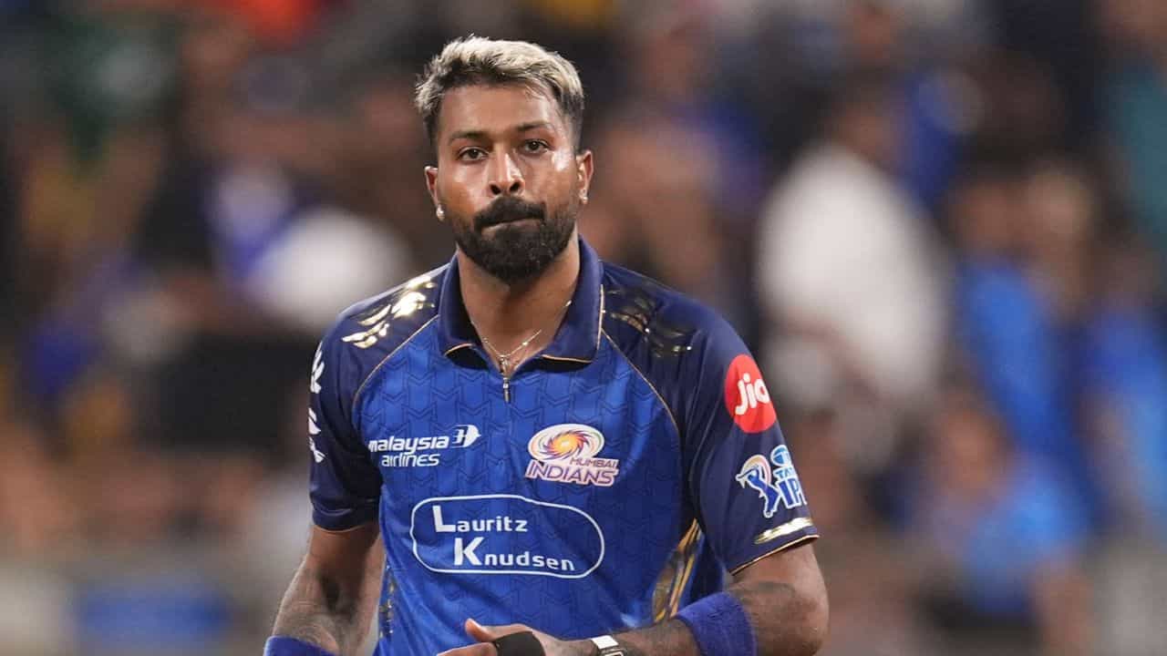 Hardik Pandya: ഹാര്ദിക് പാണ്ഡ്യയെ വലവീശിപ്പിടിക്കാന് സിഎസ്കെയുടെ വമ്പന് നീക്കം; 20 കോടിയിലേറെ മൂല്യമുള്ള ട്രേഡ് ഓഫര്? Hardik Pandya: ഹാര്ദിക് പാണ്ഡ്യയെ വലവീശിപ്പിടിക്കാന് സിഎസ്കെയുടെ വമ്പന് നീക്കം; 20 കോടിയിലേറെ മൂല്യമുള്ള ട്രേഡ് ഓഫര്?