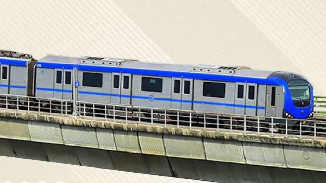 Chennai Metro: ഗതാഗതക്കുരുക്കിന് അറുതി; വിപുലീകരണ പാതകൾ മൂന്നാം ഘട്ടത്തിൽ, ഞെട്ടിച്ച് ചെന്നൈ മെട്രോ Chennai Metro: ഗതാഗതക്കുരുക്കിന് അറുതി; വിപുലീകരണ പാതകൾ മൂന്നാം ഘട്ടത്തിൽ, ഞെട്ടിച്ച് ചെന്നൈ മെട്രോ
