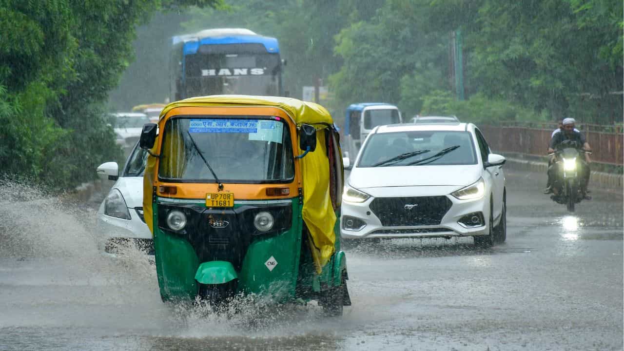 Chennai Weather: 24 വരെ ഇടിമിന്നലോടു കൂടിയ മഴ, ശക്തമായ കാറ്റും; മെട്രോ നഗരത്തിലെ കാലാവസ്ഥ ഇങ്ങനെ Chennai Weather: 24 വരെ ഇടിമിന്നലോടു കൂടിയ മഴ, ശക്തമായ കാറ്റും; മെട്രോ നഗരത്തിലെ കാലാവസ്ഥ ഇങ്ങനെ
