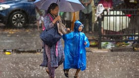 അതിശക്തമായ മഴ തന്നെ, മെട്രോ നഗരത്തിലെ യാത്ര ശ്രദ്ധിച്ചു വേണേ....