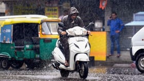 കനത്ത മഴ, ജില്ലകളിൽ യെല്ലോ അലർട്ട്; കാലാവസ്ഥ ഇങ്ങനെ