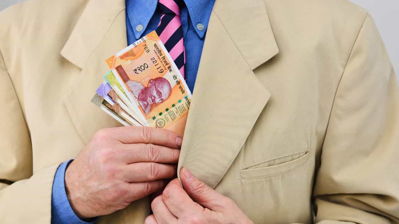 8th Pay Commission: അടുത്ത ഡിഎ വർദ്ധനവ് എട്ടാം ശമ്പള കമ്മീഷന് കീഴിലോ? സർക്കാർ ജീവനക്കാർക്ക് ഇരട്ടിമധുരം! 8th Pay Commission: അടുത്ത ഡിഎ വർദ്ധനവ് എട്ടാം ശമ്പള കമ്മീഷന് കീഴിലോ? സർക്കാർ ജീവനക്കാർക്ക് ഇരട്ടിമധുരം!