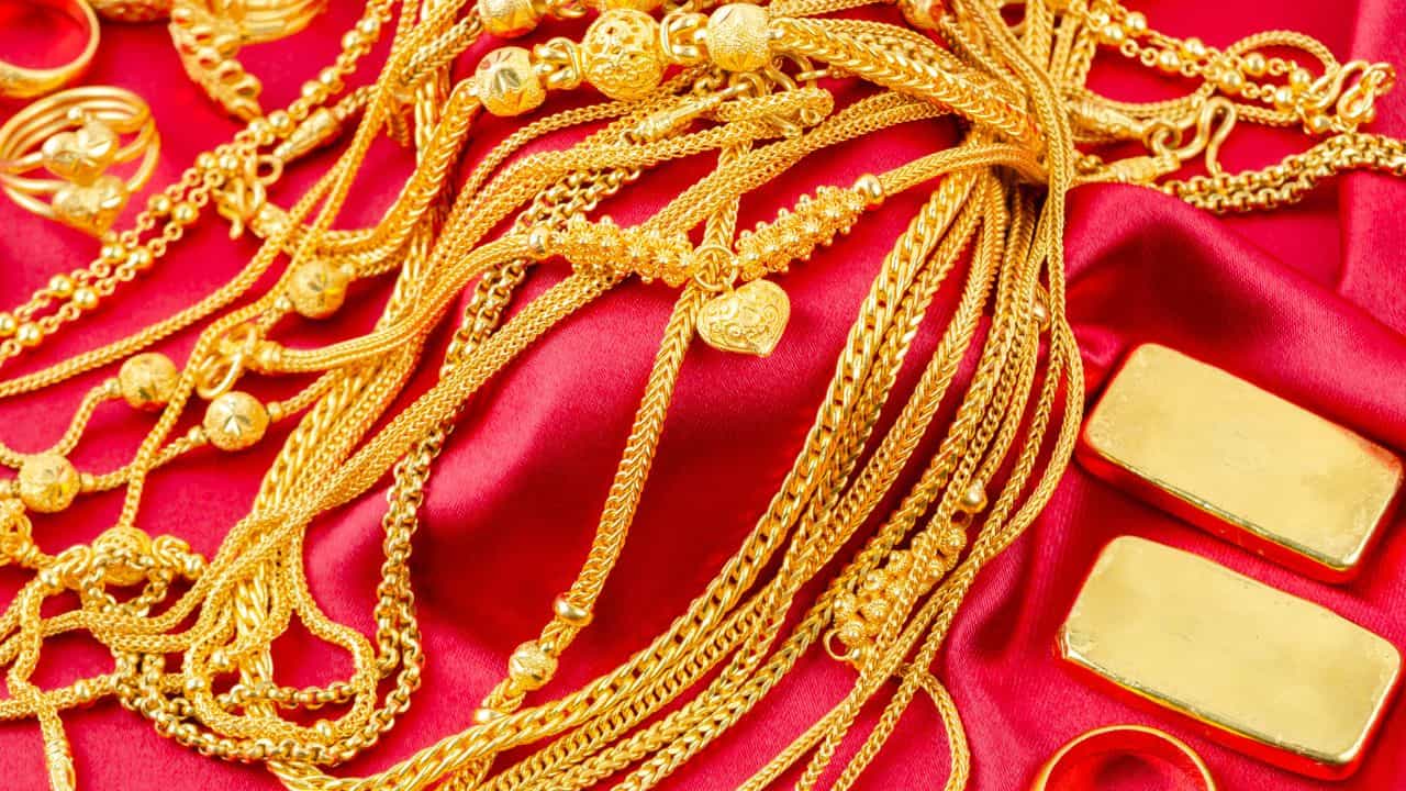 Kerala Gold Rate: സ്വർണം വാങ്ങാൻ പാടുപെടും, വിലയിൽ വൻ കുതിപ്പ്; പവന് കൊടുക്കേണ്ടത്.... Kerala Gold Rate: സ്വർണം വാങ്ങാൻ പാടുപെടും, വിലയിൽ വൻ കുതിപ്പ്; പവന് കൊടുക്കേണ്ടത്....