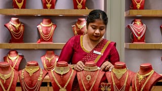 Kerala Gold Rate Forecast: ഈയാഴ്ചയെങ്കിലും സ്വർണം വാങ്ങാൻ പറ്റുമോ? വില താഴാൻ സാധ്യതകൾ ഇങ്ങനെ