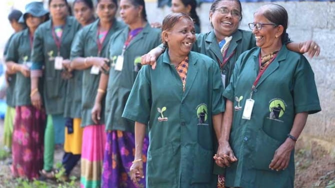 പച്ച ഔട്ട്, പകരം 'കാവി'; ഹരിതകർമ്മ സേന യൂണിഫോമിൽ മാറ്റം