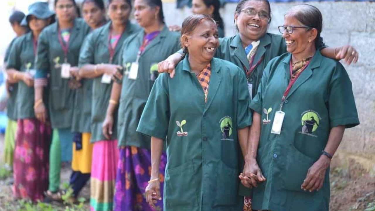 Haritha Karma Sena Uniform: പച്ച ഔട്ട്, പകരം കാവി; ഹരിതകർമ്മ സേന യൂണിഫോമിൽ മാറ്റം