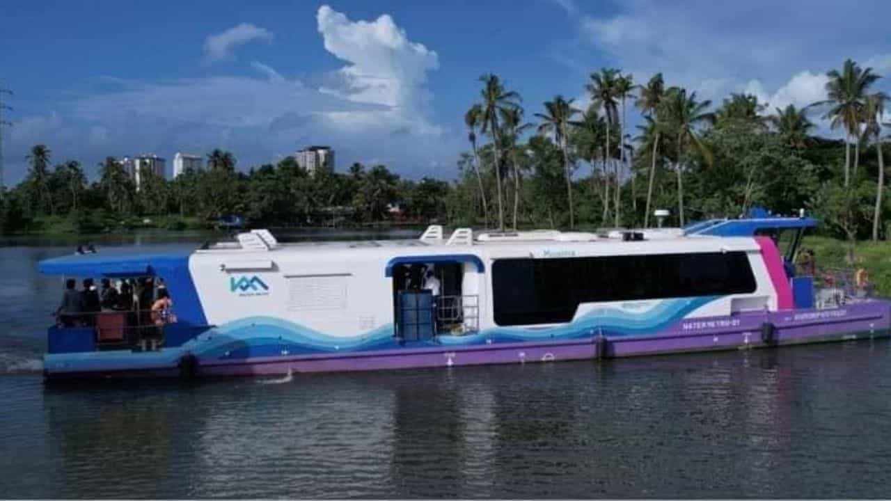 Kochi Metro: കൊച്ചി വാട്ടർ മെട്രോ തെക്കൻ ജില്ലകളിലേക്ക്; ഇനി കായൽ വഴി പറക്കാം! Kochi Metro: കൊച്ചി വാട്ടർ മെട്രോ തെക്കൻ ജില്ലകളിലേക്ക്; ഇനി കായൽ വഴി പറക്കാം!