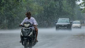 അതിശക്തമായ മഴ, രണ്ടിടത്ത് ഓറഞ്ച് അലർട്ട്; ഇന്നത്തെ കാലാവസ്ഥ