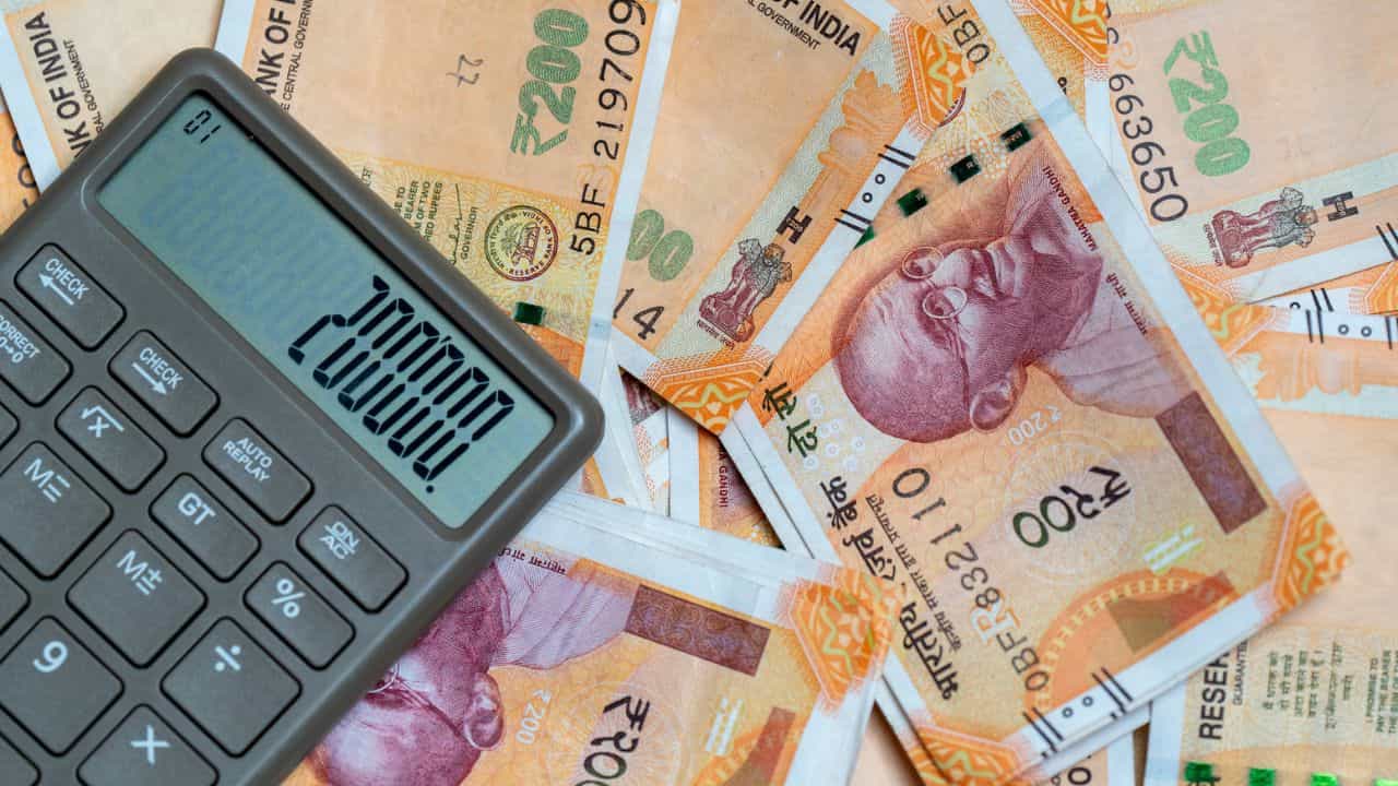 8th Pay Commission: 8-ാം ശമ്പള കമ്മീഷൻ: ഇൻക്രിമെന്റ് 5 ശതമാനമായാൽ അടിസ്ഥാന ശമ്പളം എത്രയാകും?