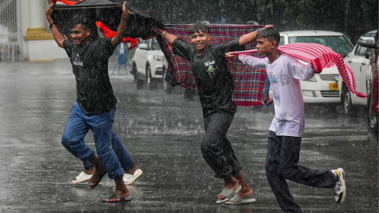 Kerala Weather Update: മഴ തകർക്കും, വടക്കോട്ട് ശക്തി കൂടും; 5 ജില്ലക്കാർ ശ്രദ്ധിച്ചോണേ... ഇന്നത്തെ കാലാവസ്ഥ Kerala Weather Update: മഴ തകർക്കും, വടക്കോട്ട് ശക്തി കൂടും; 5 ജില്ലക്കാർ ശ്രദ്ധിച്ചോണേ... ഇന്നത്തെ കാലാവസ്ഥ