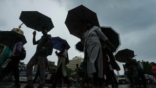 Kerala Weather Update: മഴ കൈയ്യെത്തും ദൂരം..! മുന്നറിയിപ്പുകൾ ഈ ജില്ലകളിൽ; ഇന്നത്തെ കാലാവസ്ഥ