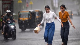 സംസ്ഥാനത്ത് എല്ലാ ജില്ലയിലും മഴ; കർക്കടക വാവ് വെള്ളത്തിലാകുമോ?