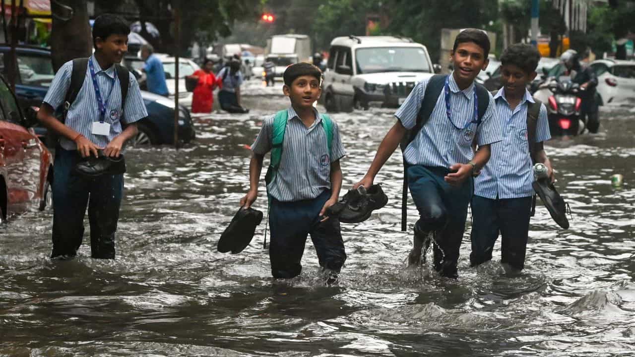 School Holiday: കനത്ത മഴ; ഈ ജില്ലയിലെ എല്ലാ വിദ്യാഭ്യാസ സ്ഥാപനങ്ങൾക്കും ഇന്ന് അവധി School Holiday: കനത്ത മഴ; ഈ ജില്ലയിലെ എല്ലാ വിദ്യാഭ്യാസ സ്ഥാപനങ്ങൾക്കും ഇന്ന് അവധി
