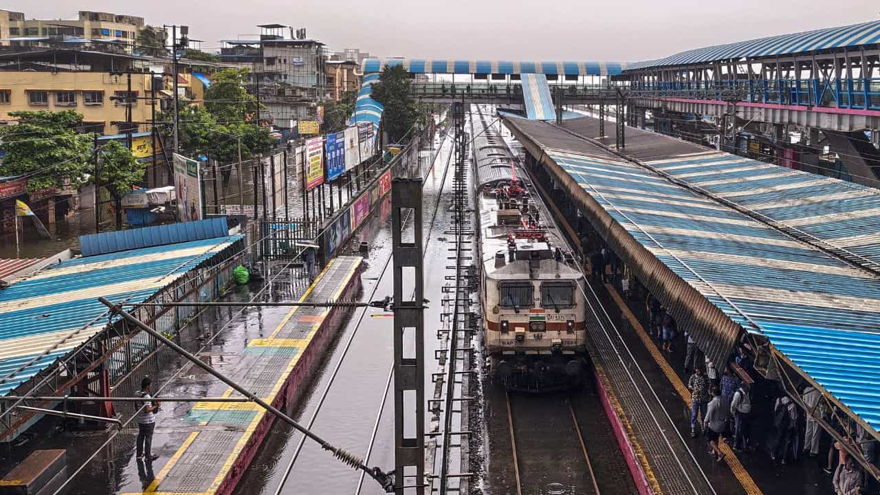 Train Delay: തിരുവനന്തപുരം - ചെന്നൈ സൂപ്പർഫാസ്റ്റ് വൈകും: എപ്പോൾ പുറപ്പെടും? സമയം അറിയാം Train Delay: തിരുവനന്തപുരം - ചെന്നൈ സൂപ്പർഫാസ്റ്റ് വൈകും: എപ്പോൾ പുറപ്പെടും? സമയം അറിയാം