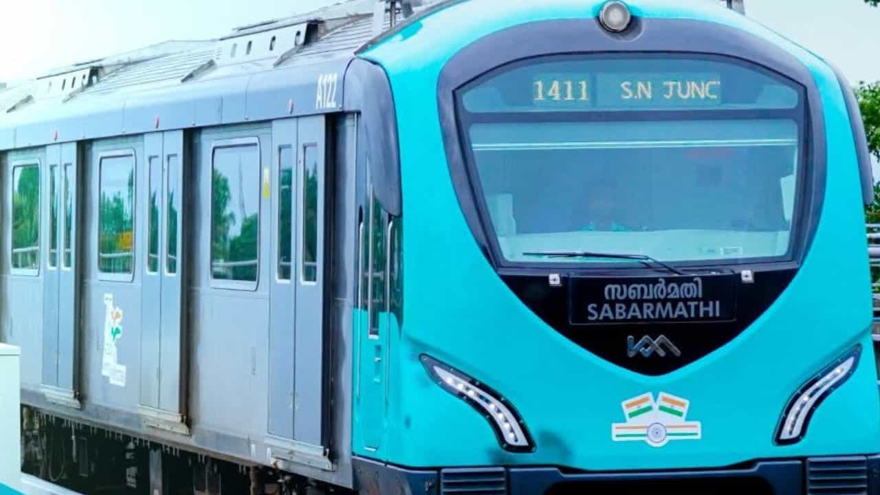 Thiruvananthapuram Metro: 27 സ്റ്റേഷനുകൾ, തിരുവനന്തപുരം മെട്രോ യാഥാർത്ഥ്യത്തിലേക്ക്; അടുത്ത കാത്തിരിപ്പ് ഇതിന്.... Thiruvananthapuram Metro: 27 സ്റ്റേഷനുകൾ, തിരുവനന്തപുരം മെട്രോ യാഥാർത്ഥ്യത്തിലേക്ക്; അടുത്ത കാത്തിരിപ്പ് ഇതിന്....