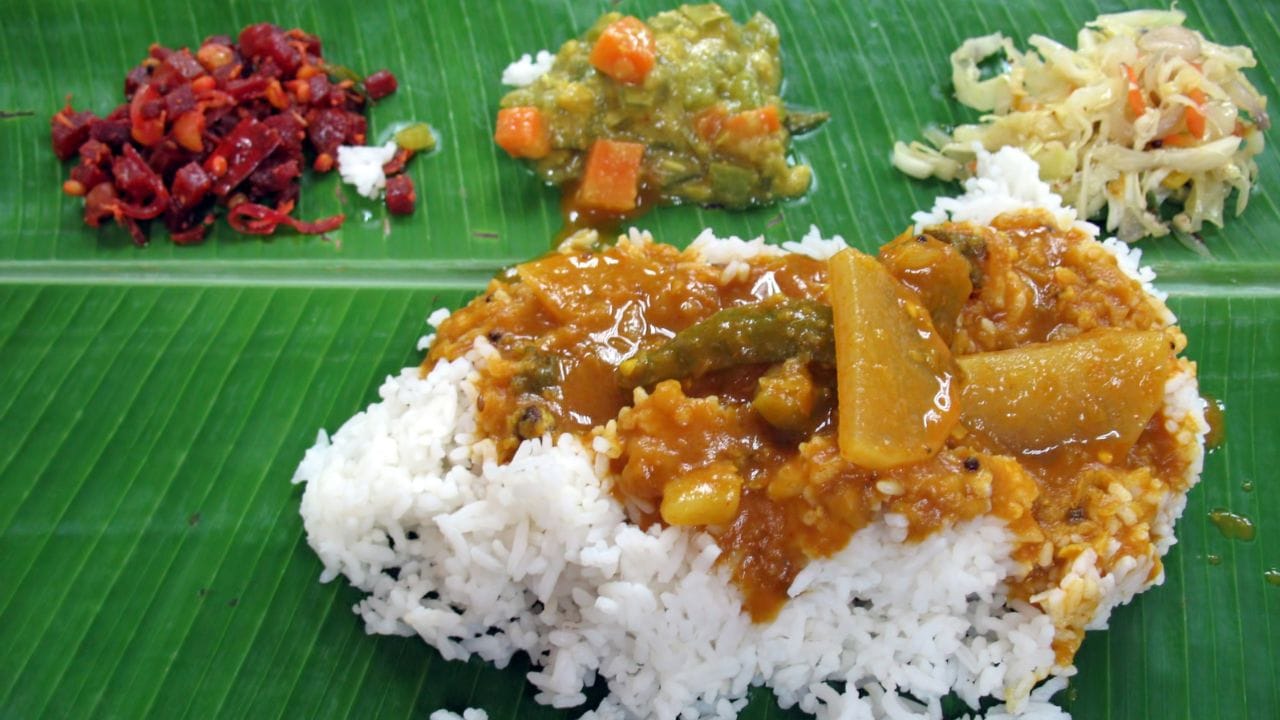 ഇന്ധനവില വർധനവും ചരക്കുകൂലി കൂടിയതും വില ഉയരാൻ കാരണമായിട്ടുണ്ട്. അതേസമയം, ഈ കുതിപ്പ് ഓണത്തിനുമുണ്ടാകുമോ എന്ന ആശങ്കയിലാണ് മലയാളികൾ. ഓണത്തിന് ഒരു മാസം മാത്രമാണ് ബാക്കി. ഓണസദ്യ തയ്യാറാക്കി പോക്കറ്റ് കീറിയേക്കുമെന്നാണ് ആശങ്ക. പച്ചക്കറിയോടൊപ്പം അരി പോലുള്ള മറ്റ് സാധനങ്ങളുടെ വിലയും കൂടുന്നുണ്ട്.