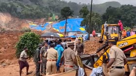 വയനാട് മണ്ണിടിച്ചിൽ: പിഡബ്ല്യുഡിയെ നോക്കുകുത്തിയാക്കി....