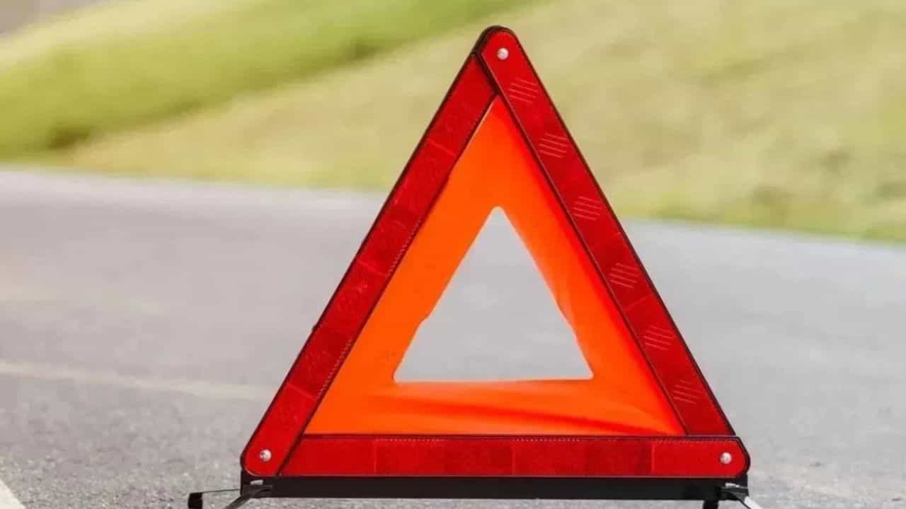 Accident News: ഇരുചക്ര വാഹനത്തിൽ ഇടിക്കാതിരിക്കാൻ കാർ വെട്ടിച്ചു! കുട്ടി ഉൾപ്പെടെ ഒരു കുടുംബത്തിലെ നാലുപേർക്ക് ദാരുണാന്ത്യം Accident News: ഇരുചക്ര വാഹനത്തിൽ ഇടിക്കാതിരിക്കാൻ കാർ വെട്ടിച്ചു! കുട്ടി ഉൾപ്പെടെ ഒരു കുടുംബത്തിലെ നാലുപേർക്ക് ദാരുണാന്ത്യം
