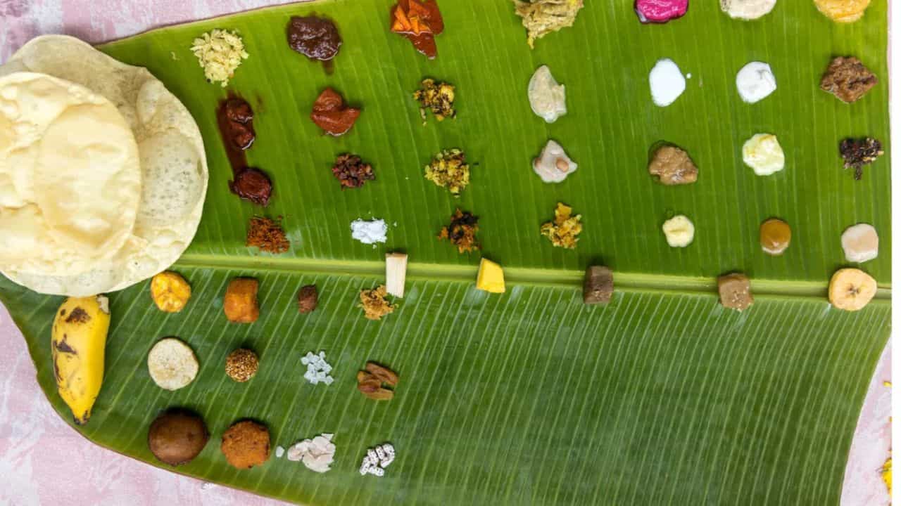 Aranmula Valla Sadhya Fraud: 300 രൂപയുടെ സദ്യ കിട്ടാൻ 3000 മുതൽ 5000 രൂപ വരെ! ആറന്മുള വള്ളസദ്യയുടെ പേരിൽ വമ്പൻ തട്ടിപ്പ് Aranmula Valla Sadhya Fraud: 300 രൂപയുടെ സദ്യ കിട്ടാൻ 3000 മുതൽ 5000 രൂപ വരെ! ആറന്മുള വള്ളസദ്യയുടെ പേരിൽ വമ്പൻ തട്ടിപ്പ്