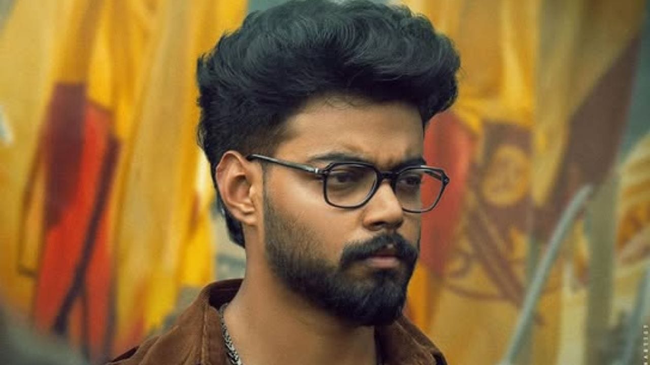 ഇതിന് മുൻപ് എമ്പുരാനിൽ ഒരു മിന്നായം പോലെ ആശിഷ് പ്രത്യക്ഷപെട്ടിരുന്നു. ആ സമയത്ത് നെപ്പോ കിഡ് എന്ന വിമർശനം പലരും ഉയർത്തിയുണ്ടായി. എന്നാൽ തുടക്കത്തിലെ ഈ പ്രകടനം കാണുന്നവർ ആരും ആ വിമർശനം ആവർത്തിക്കില്ല എന്നും ആസ്വാദകർ പറയുന്നു.