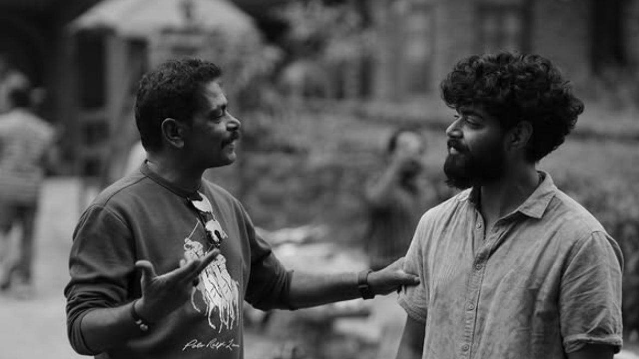 ഒരുപക്ഷേ ആന്റണി പെരുമ്പാവൂരിന്റെ മകനായതുകൊണ്ടാകാം ആശിഷിന് ഇത്തരത്തിൽ ഒരു വിഷം ചെയ്യാൻ സാധിച്ചത്. പക്ഷേ അത് മെറിറ്റിന്റെ പേരിലാണ് എന്ന് ആശിഷ് തെളിയിച്ചു കഴിഞ്ഞു എന്നാണ് സോഷ്യൽ മീഡിയ പറയുന്നത്. ആഷിഷിനെ ഒരു സിനിമയിൽ അഭിനയിപ്പിക്കണം എന്ന് തനിക്ക് ആഗ്രഹം ഉണ്ടായിരുന്നു എന്നും. അത് ഇങ്ങനെ ഒരു ചിത്രത്തിൽ ആയതിൽ തനിക്ക് ഏറെ സന്തോഷം ഉണ്ടെന്നും ആന്റണി പെരുമ്പാവൂർ കഴിഞ്ഞ ദിവസം പ്രതികരിച്ചിരുന്നു.